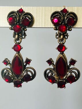 Albert Weiss Ruby Red mid century vintage crystals clip on earrings